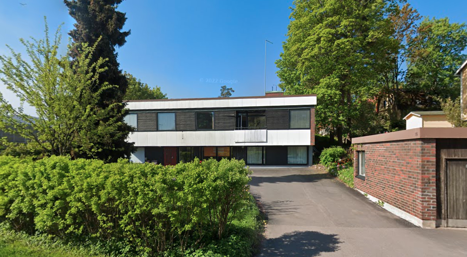 Photo shows the outside view of Music Centre Resonaari building and front yard.